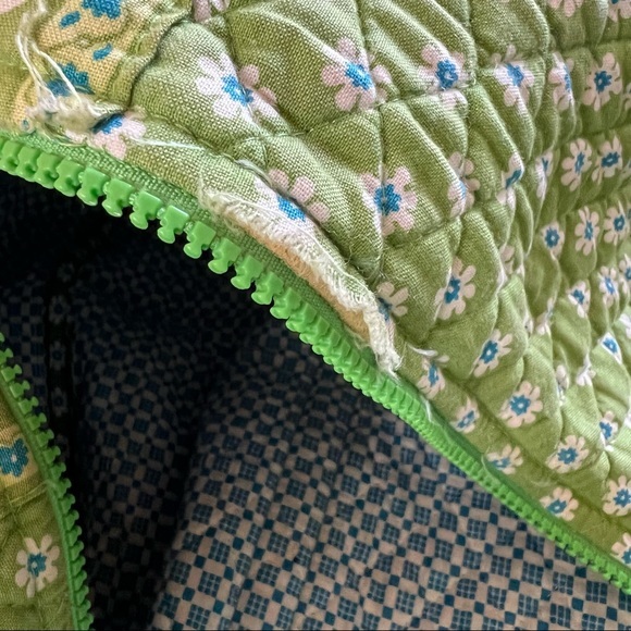 EUC Vera Bradley Large Duffle Bag Apple‎ Green Retired Print - Picture 14 of 16